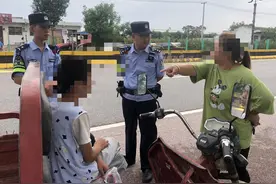 【喜迎二十大 忠诚保平安】蒲城：三轮车国道上左摇右摆 民警紧急拦停13岁“司机”图片
