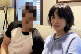 52岁王菲聚会照曝光，五官精致美艳显年轻，气质远胜于同龄人图片
