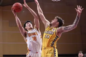 CBA篮球，浙江东阳光8人出战，6人得分上双送山西男篮3连败图片