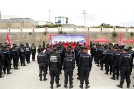 威宁县公安局特巡警大队开展安保维稳誓师大会暨反恐处突演练图片
