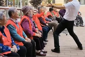 唐山一奇葩院长打造“疯狂养老院”，让老人在“百岁幼儿园”里玩出新花样图片