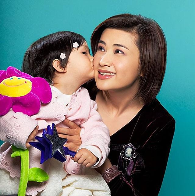 吴小莉：从“港漂”到华人女性杰出代表，缘何嫁大自己25岁老公？