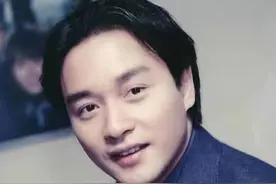 “一代巨星”张国荣：与赌王特首合影坐C位，港媒出一亿买他遗照图片