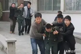 “假少将”董宪维：15年行骗300多万，被捕时盛气凌人：我是少将图片