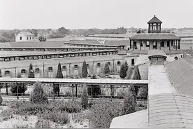 在北京新康路楼区 仍可见一四角老建筑 战犯特赦后功德林变成了什么图片