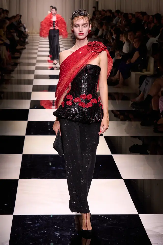 ������Armani Priv�� 2023 �ﶬ�߶�ϵ��Ůװ