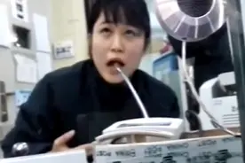 老太取1100元，银行却要求其退还1600，银行：找警察也没用图片