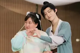 王一博睡粉、伏明霞离婚、神兽吃泡菜，这些瓜有点离谱！图片