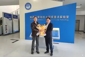 熊一江赴南昌大学拜访谢明勇院士图片