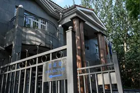 招呼都不打一声，立陶宛驻华机构19人离京，英媒：被中国驱逐出境图片