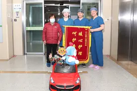 轻松！男童开车来手术 暖心！手术室里无哭声图片