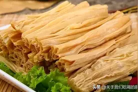 厨师长教你一招，热水里多加“2白”，快速泡发腐竹，好吃不夹生图片