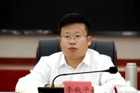 知情人透露：李县长在KTV被抓现行，喜欢与异性干部打成一片图片