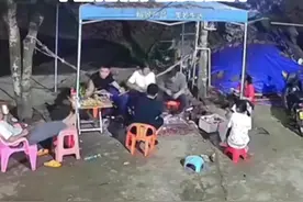 警惕！一家人户外烧烤，烤炉突然起火“自爆”图片