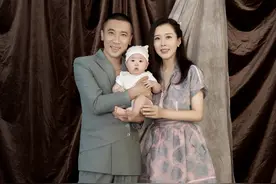 颜丹晨晒全家福为儿子庆百天，产后三个多月瘦34斤，状态超赞图片