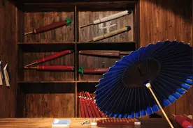 故事：商人破伞被偷，伞柄藏巨额银票，他不漏声色让小偷归还图片