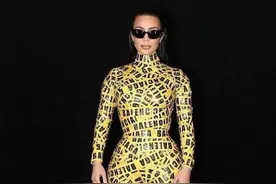 金·卡戴珊尝试胶布造型，Lady Gaga 十年前就已经玩过了图片