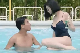 关之琳巅峰期魅力有多大？看她的泳装剧照，终于明白什么叫女人味图片