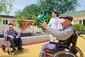 养老机构内设医疗机构纳入医保，专家：医养结合更深一步图片