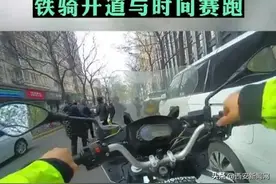 11月大男婴异物卡喉 西安交警紧急开道送医图片