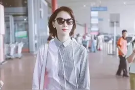见过大世面的女人，不会穿T恤配打底裤，看陈数、袁泉就知道了图片