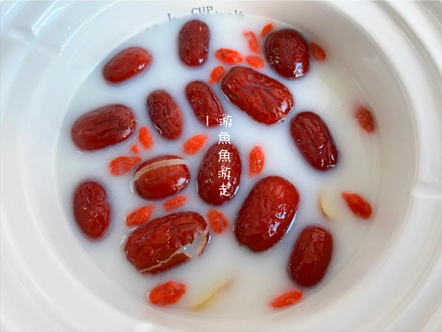 怀孕可以吃花胶红枣牛奶 孕妇可以吃花胶炖牛奶红枣吗