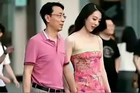 国企胡总和董小姐为何如此高调？或许从情人的朋友圈能找到答案图片