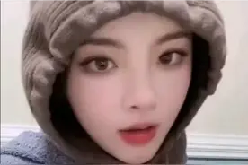 杨超越直播承诺供妹妹上大学，直言读书很重要，自己初中辍学打工图片