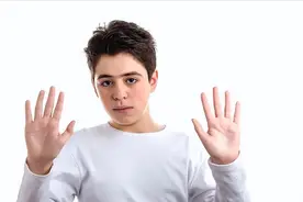 男性心理揭秘：遇到喜欢的女人，他会产生这一种“生理反应”图片