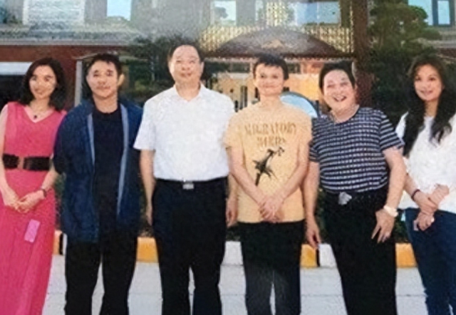 大师王林为几十名女星"床上开光"，一丝不挂用酒画符，场面炸裂！