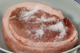 保存猪肉，直接放冰箱就错了，教你一招，放半年和新鲜的一样好吃图片