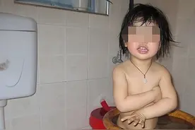 5岁女儿独自洗澡，突然传出撕心裂肺的惨叫声，妈妈后悔不已！图片