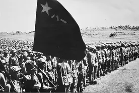 政委究竟是个什么职务？司令员跟政委相比，哪一个实权更大？图片