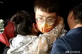 22年，被拐25年后家庭重聚，养父母资产过亿，孩子：我选亲生父母图片