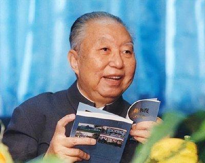 她是主席的妻子，15岁入党，如今依然健在，但很少出现在公众视野