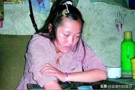 17年前，高考时故意交白卷，抨击制度的河南女孩，她后悔了吗？图片