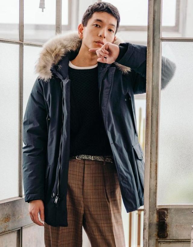 上了年纪的男人,穿羽绒服也要挑"减龄色",看着年轻没有油腻感