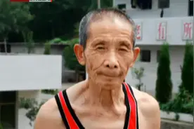 2008年七旬老人故意抢劫入狱“养老”，被捕时笑着说：判重一些图片