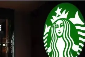 女子领证当天在星巴克化妆遭驱赶，“让我们滚出去”，门店经理：已将餐款退还，并赠送了两张优惠券图片