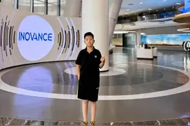 12岁小孩哥沉迷修手机被赞“先天圣体”！见过偶像后，他准备整人工智能图片