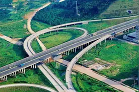 高速公路收入不菲，却连续多年亏损，贷款修路值不值？图片