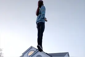 直接上天！今年万圣节老外玩得很硬核图片