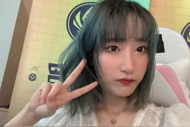 瞳夕和鼓鼓后继有人，MSI硬核女解说火了，韩服段位曝光后，佩服图片