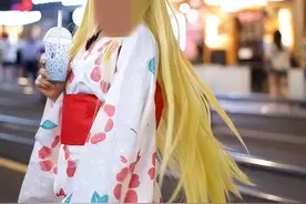 和服女孩事件后续：警方已归还衣服，对女孩表示关心图片