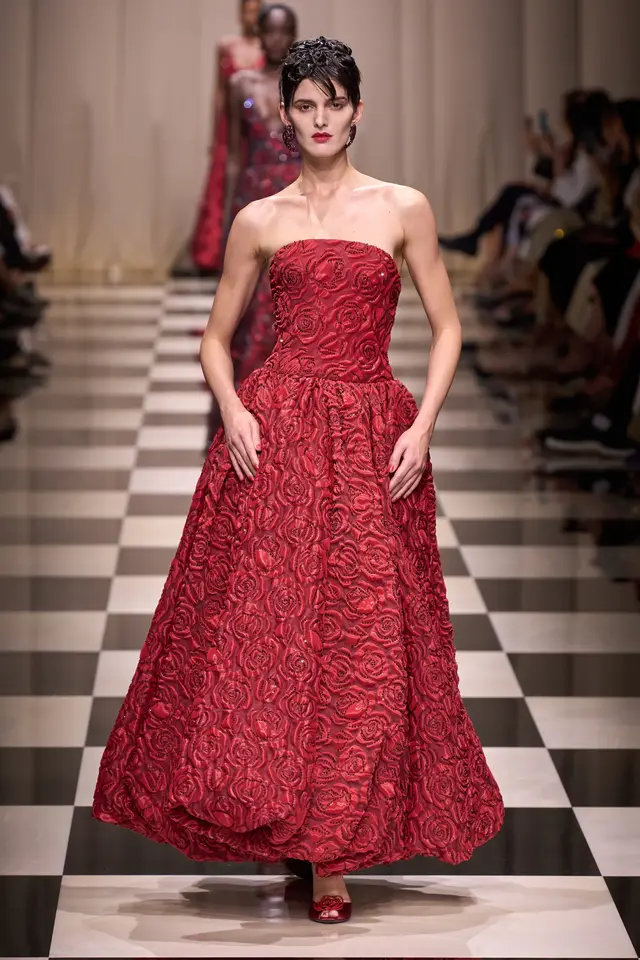 ������Armani Priv�� 2023 �ﶬ�߶�ϵ��Ůװ