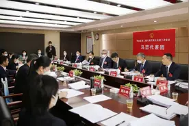 坪山区主要领导参加区两会审议、讨论图片