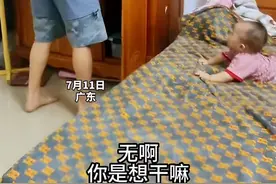 男子跟老婆吵架，背起孩子就回娘家：他手里的包才是亮点图片