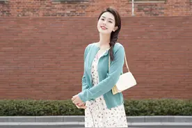 拍照姿势千千万，全身照这样拍，气质漂亮身材又好图片