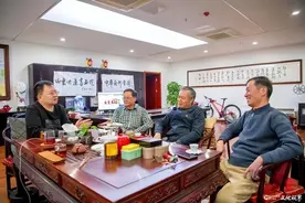 书写古典与现代的“交响曲”——著名书法家郑训佐、王磊在文化视界茶叙艺事、真情留墨图片