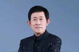 与清华失之交臂，33岁考上研究生，文学教授王立群也曾求学坎坷图片